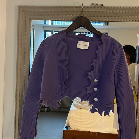 Wool short cardigan size 34. Looks like a small or xs. In great condition - Picture 2 of 5